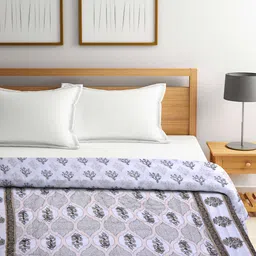 KLOTTHE Green & White Floral Mild Winter 553 GSM Double Bed Quilt image 5