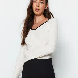 Trendyol Ribbed V-Neck Pullover-image-59