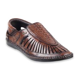 Mochi Men Textured Leather Shoe-Style Sandals With Laser Cuts-picture-6