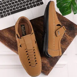 SOFTIO Men Textured Leather Shoe-Style Sandals image 1