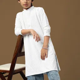 here&now x sanwara Sanwara Boys Chikankari Embroidered Mandarin Collar Pathani Kurta image 3