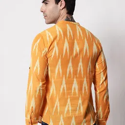 vastraa fusion Men Ikat Cotton Blend Straight Kurta image 2