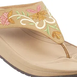 metro Women Wedges Sandal image 5