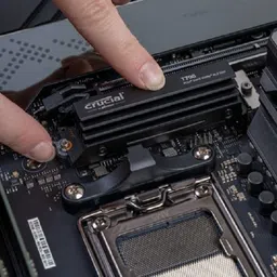 Crucial T700 1 TB Desktop, Laptop Black PCIe NVMe Internal Solid State Drive (SSD) (CT1000T700SSD5) image 3