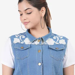 SUMAVI-FASHION Embroidered Crop Denim Jacket image 2