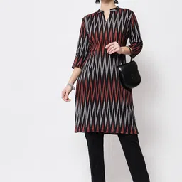 Vastraa Fusion Mandarin Collar Chevron Printed Ikat Pure Cotton Kurta image 3