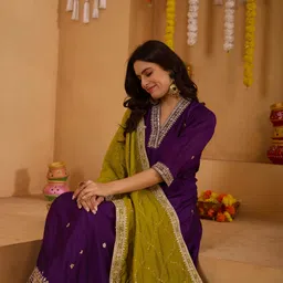 prajvesh Women Silk Blend Kurta Pant Dupatta Set image 3