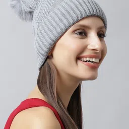 loom legacy Beanie image 4