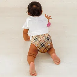 superbottoms Freesize UNO - Washable & Reusable Cloth Diaper containing 1 Waterproof Outer + 1 Organic Cotton Dry Feel pad +1 Booster pad [Day & Night Use] (for Babies 5 KG- 17 KG) - Tartan royale image 4