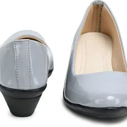 kishu Women Bellies Sandal image 2