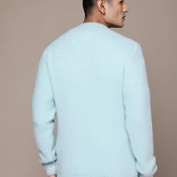 roadster Men Solid V Neck Blue Sweater image 2