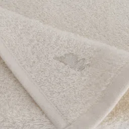 Off White Solid 550 GSM 100 % Cotton Face Towels (Set of 4) by Maspar image 4