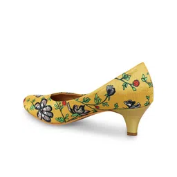 Kanvas Printed Closed Back Kitten Pumps image 2