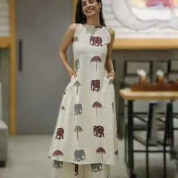 gosriki Women Viscose Rayon Kurta Pant Set image 2