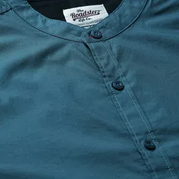 roadster Men Regular Fit Solid Mandarin Collar Casual Shirt image 2