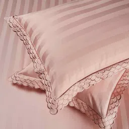 platina india White Stripped Pattern With Scallop Borders 800 Tc Cotton King Sized Double Bedsheet With 2 Pillow Covers image 4