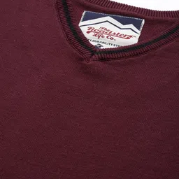 roadster Men Solid V Neck Maroon Sweater image 3