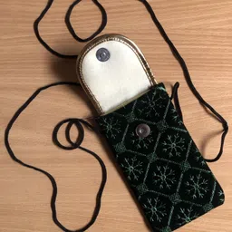 aasma Girls Green Mobile Pouch image 3