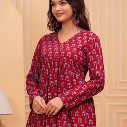 metronaut Casual Regular Sleeves Printed Women Red Top image 4