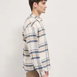 the bear house Men Relaxed Fit Fit Checkered Spread Collar Casual Shirt image 3