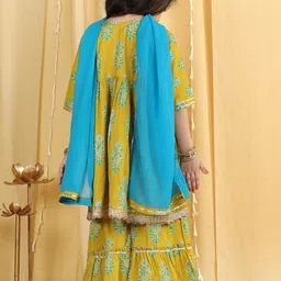 Aj DEZInES Girls Green & Blue Floral Printed Empire Cotton Kurta With Sharara & Dupatta image 4