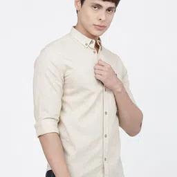 the indian garage co. Men Regular Fit Solid Spread Collar Casual Shirt image 3