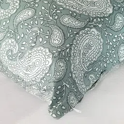 Texstylers Green & White 2 Pieces Cotton Rectangle Cushion Covers image 3