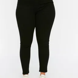 Trendyol Women Plus Size Mid-Rise Clean Look Stretchable Jeans-image-85