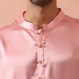 Swtantra Mandarin Collar Regular Satin Kurta image 5