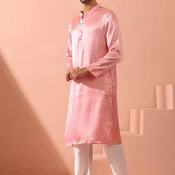 Swtantra Mandarin Collar Regular Satin Kurta image 3