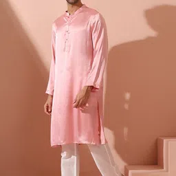 Swtantra Mandarin Collar Regular Satin Kurta image 4