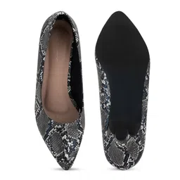 Mast & Harbour Black Printed Pointed Toe Kitten Heeled Pumps image 5