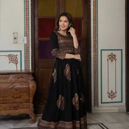 daevish Women Printed Viscose Rayon Anarkali Kurta image 3