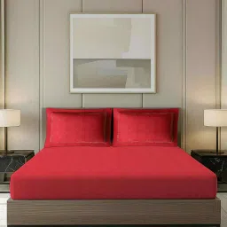 platina india Red Geometric Jacquard Allover Pattern 300 Tc Cotton King Sized Double Bedsheet With 2 Pillow Covers image 1