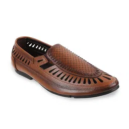 Mochi Men Textured Leather Shoe-Style Sandals image 2