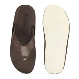 Roadster Men Brown Textured T-Straps Comfort Sandals image 5