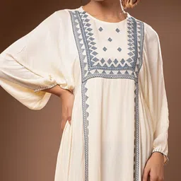 Nyaro Floral Embroidered Batwing Sleeves A-Line Dress image 2