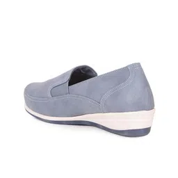 bata comfit Bata Women Casey Comfort Insole Contrast Sole Slip-On Sneakers image 5