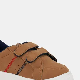 Pantaloons Junior Boys Textured Comfort Insole Contrast Sole Velcro Sneakers image 5