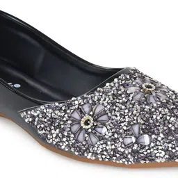 riyashi Slip On For Women image 2