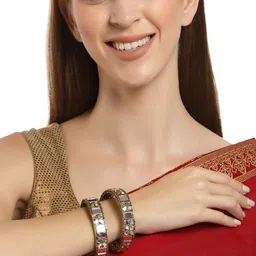 KARATCART Set Of 2 Gold-Plated Kundan Studded Bangle image 5