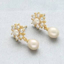Sri Jagdamba Pearls Dealer Gold-Plated Contemporary Drop Earrings image 2