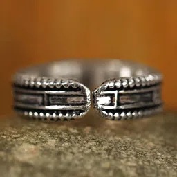 Exotic India Sterling Silver Silver-Plated Engraved Box Design Finger Ring image 2