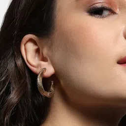 SOHI Contemporary Half Hoop Earrings image 4