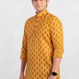 SHIWAM ETHNIX Men Yellow Ethnic Motifs Short Kurta image 3