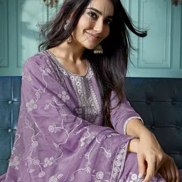 royal export Women Chanderi Kurta Pant Dupatta Set image 5