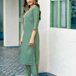 samah Women Cotton Blend Kurta Pant Dupatta Set image 3