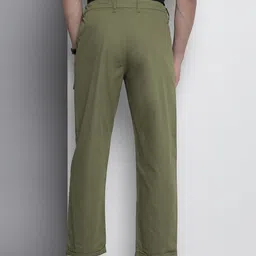 the indian garage co. Men Regular Fit Green Cotton Blend Trousers image 3