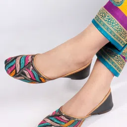 feet runner Ethnic Embroidred Jutis and Mojaris Bellies For Women image 2