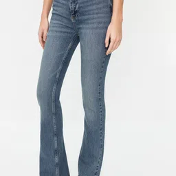 Trendyol Women Light Fade Clean Look Stretchable Jeans-image-5